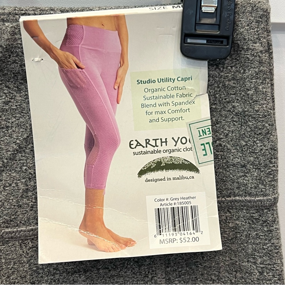 EARTH YOGA Grey Heathered Studio Utility Capri - Picture 2 of 6